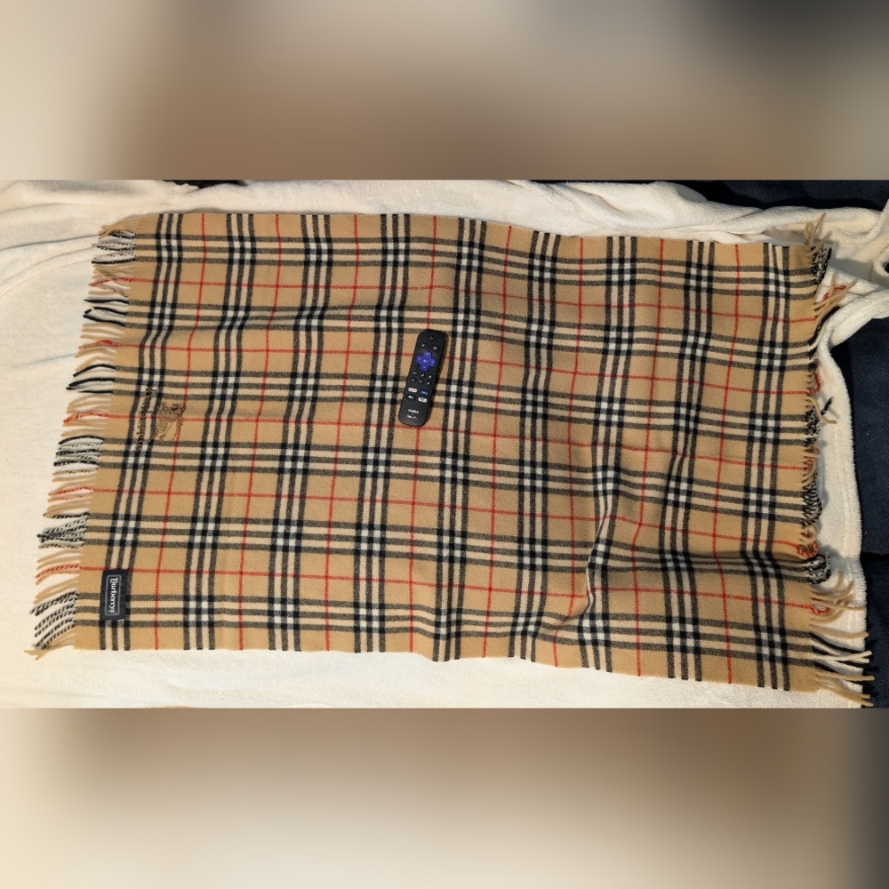 Authentic Burberry medium scarf/ small blanket - Picture 5 of 5